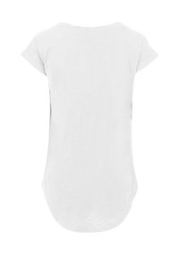 T-shirt blanc à manches courtes avec un col rond. Texture douce, coupe décontractée et ourlet arrière légèrement plus long. Pas de motifs ni d'accents visibles.