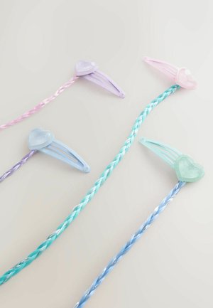 Blandet hårspænder i pastelfarver: lavendel, mint og pink. Har hjerteformede detaljer og snoede strenge, lavet af shiny plast.