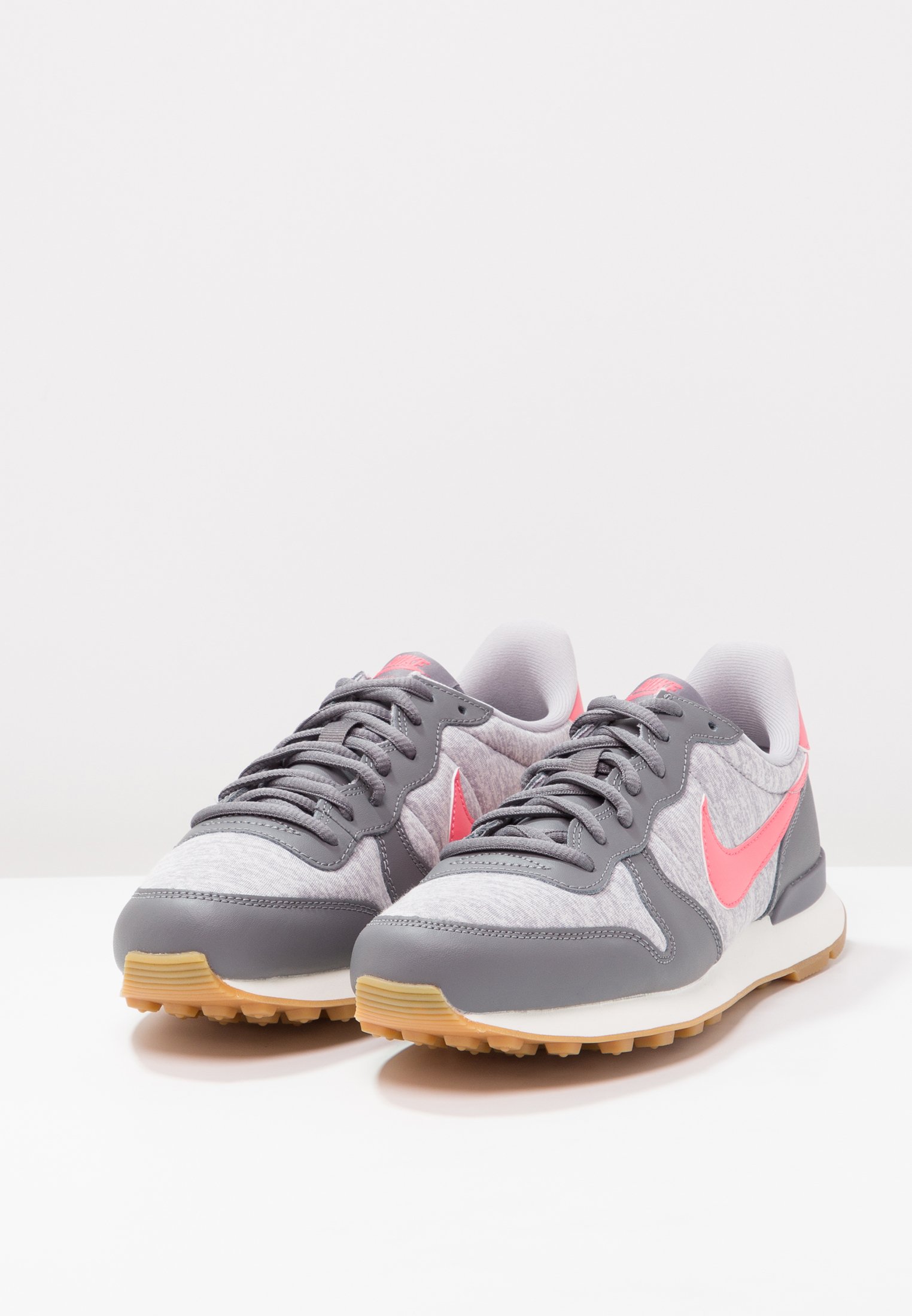 nike internationalist coral