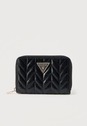 Schwarze gestepptte Geldbörse mit glänzendem Finish, verziert mit einem goldfarbenen dreieckigen Logo-Akzent und einem Reißverschluss. Ganzflächiges strukturiertes Chevron-Muster.