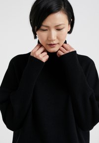 CHINTI & PARKER THE RELAXED - Trui - black