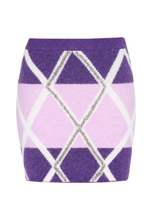 Gestrickter Minirock in Lila, Pink und Weiß mit einem Diamantmuster. Besitzt metallische Akzentfäden und einen gerippten Taillenbund.