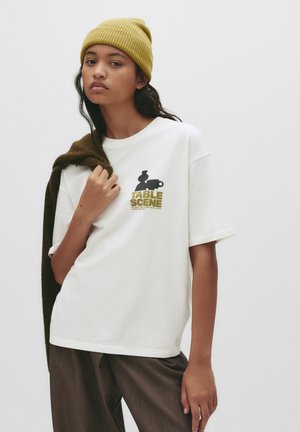 - T-shirt z nadrukiem