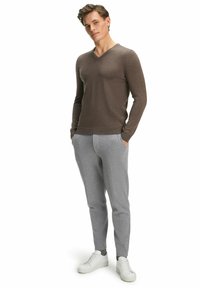 FALKE BASIC NEW MERINO V-NECK - Maglione - bormio mel