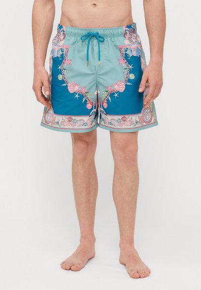 Herren Badehosen in Teal und Dunkelblau. Mit einem Muscheln- und Seesternmuster, elastischem Bund mit Kordelzug und Seitentaschen.