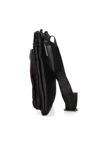 Borsa a tracolla in pelle nera con due scomparti con zipper, texture morbida e tracolla in tessuto con il nome del brand.