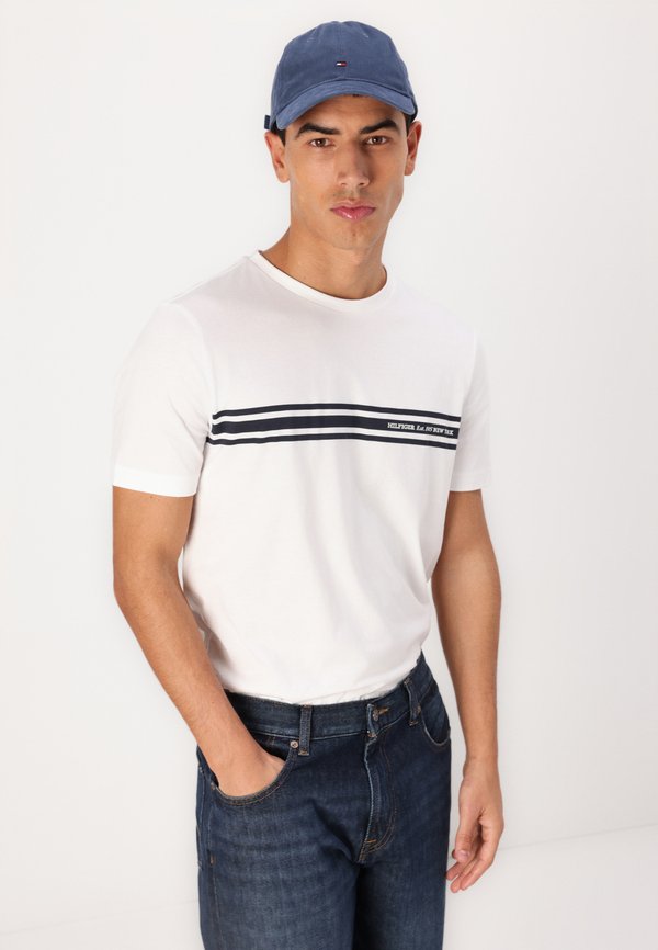 RYAN ROADMAP - Loose Jeans3