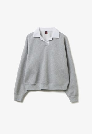 Grau langärmliger Pullover mit weißem Kragen, gerippten Bündchen und Saum, auf einem weißen Hintergrund dargestellt.