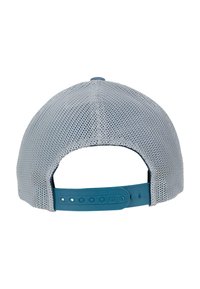 Grå mesh-cap med en strukturert form, blå plastjusterbar stropp og ventilasjonskuler. Ingen synlige logoer eller mønstre.