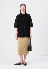 Malina MOA SHIRT - Bluza s gumbima - black