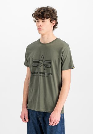 Alpha Industries, ALPHA INDUSTRIES MEN - T-SHIRTS LOGO PRINT T-SHIRT - T-Shirt print - dark olive