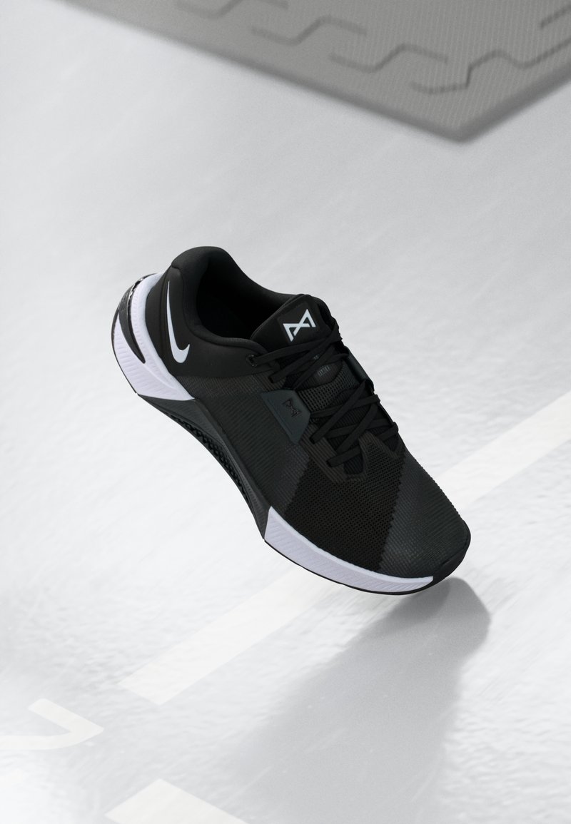 Nike Performance METCON 10 - Training shoe - black/white/anthracite