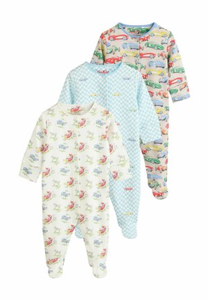 Drei Langarm-Pyjamas: einer weiß mit bunten Autodrucken, einer blau kariert und einer mit klassischen Autos auf einem beigen Hintergrund.