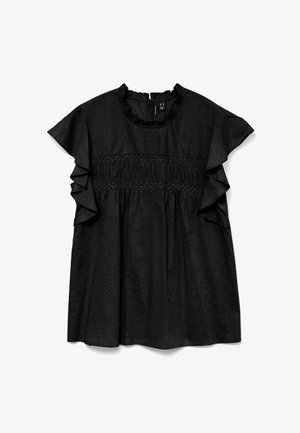 Sort kortærmet bluse med flæser på ærmerne, tekstureret stof, blonde og plisseret detalje hen over brystet samt en flæsekant ved halsudskæringen.