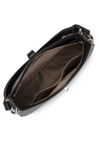 Borsa in pelle nera con zip dorata, ampio interno beige, presenta scomparti multipli per l'organizzazione, forma strutturata e base piatta.