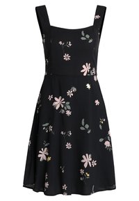 Robe noire avec un col carré, de larges bretelles et des imprimés floraux en rose et jaune. Silhouette trapèze, tissu léger, et longueur au genou.