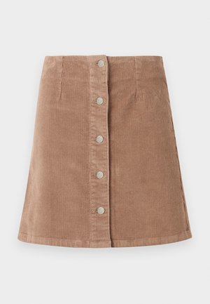 Brun kordfløjlsskjørt med en flagrende kant, prydet med fem sølvknapper foran og lodrette ribbede teksturer.