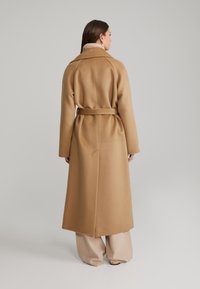 ANDIATA VITORIA - Casaco clássico - sand