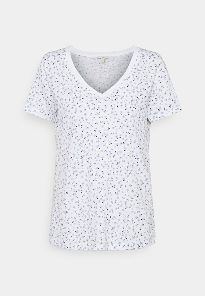 Camiseta blanca de algodón con escote en V, mangas cortas y un patrón floral en azul y negro, con una textura suave y un corte relajado.