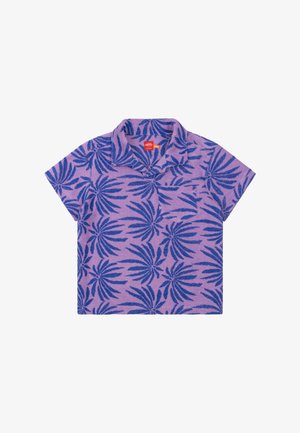 Polo met korte mouwen in lichtpaars met een blauw bladpatroon, voorzien van een kraag en een borstzak. Gemaakt van een zachte, gestructureerde stof.