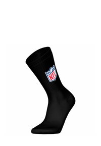 Calcetín negro de crew con textura acanalada y logo de la NFL en color a un lado, con un diseño de escudo que incluye estrellas y rayas.