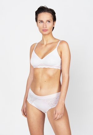 Lichtroze bralette met verstelbare bandjes en kantafwerking. Bijpassende boyshorts hebben kantpanelen aan de zijkanten en een gladde tailleband.