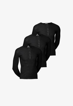 Sort langærmet termisk top med henley-udskæring og tre-knap lukning, parret med matchende tætsiddende sorte termiske leggings.