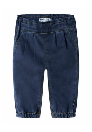 Pantaloni pentru copii mici, de culoare albastru închis, cu talie elastică și manșete, pliuri frontale și buzunare laterale, afișați așezați pe un fundal alb.