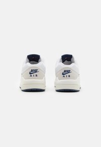 Jordan JORDAN STADIUM 90 UNISEX - Kosárlabdacipők - white varsity/red sail/midnight navy