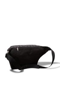 Bolso de bandolera negro hecho de un tejido duradero, con una parte superior con cremallera de patrón gris, correa ajustable y un diseño elegante y angular.