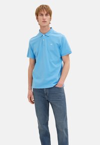 TOM TAILOR BASIC WITH CONTRAST - Poloshirts - hellblau