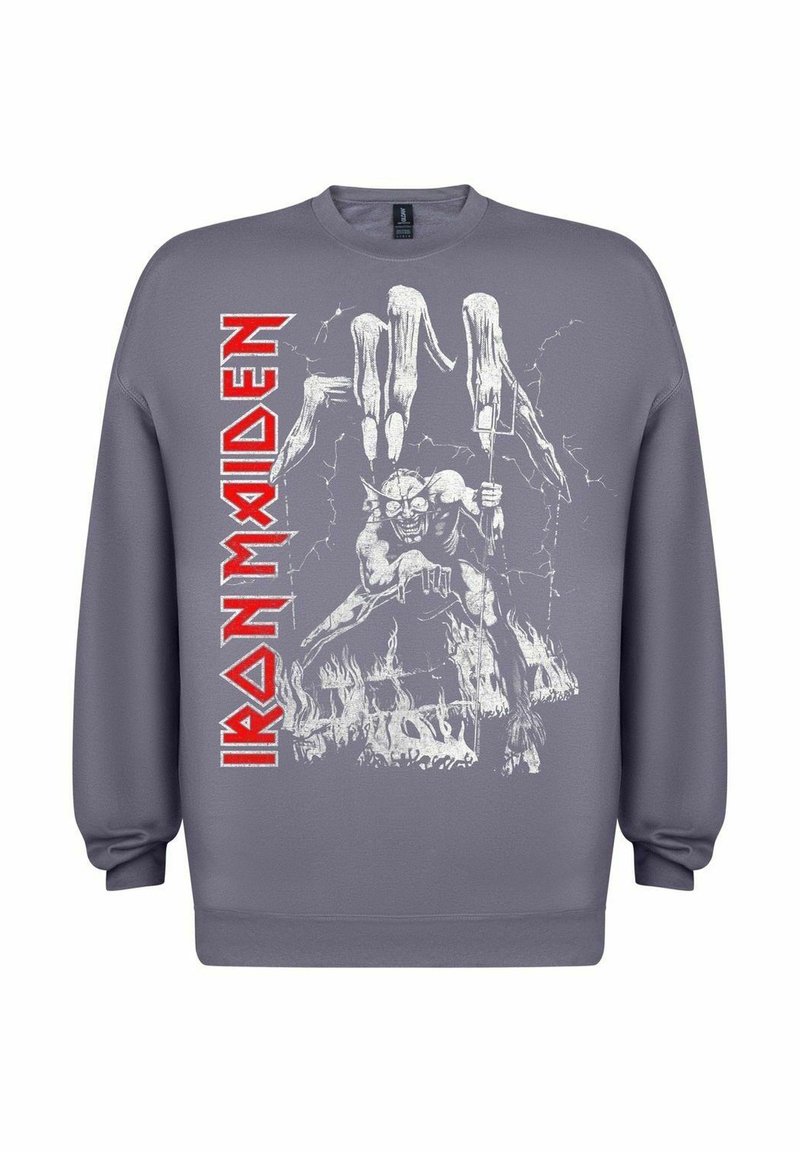 Šedá mikina s bílou grafikou kosterní postavy na popraskaném pozadí, s nápisem "IRON MAIDEN" v tučném červeném písmu na boku.