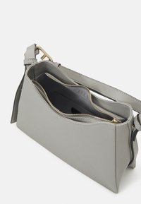 Furla NUVOLA MINI SHOULDER BAG - Kabelka - cenere