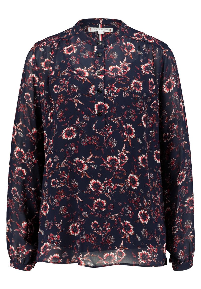 Blusa navy con maniche lunghe, motivo floreale in rosso e bianco, abbottonatura frontale, tessuto leggero con leggero lucido e consistenza morbida.
