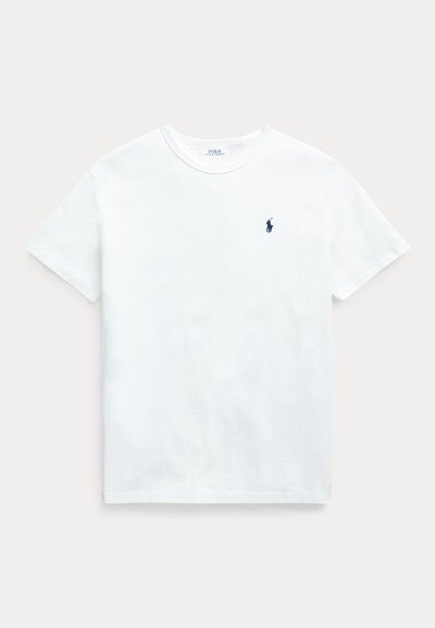 Λευκό βαμβακερό T-shirt με κοντά μανίκια, λαιμόκοψη και μικρό ναυτικό λογότυπο στο αριστερό στήθος. Λείος υφασμάτινός του και κλασική εφαρμογή.