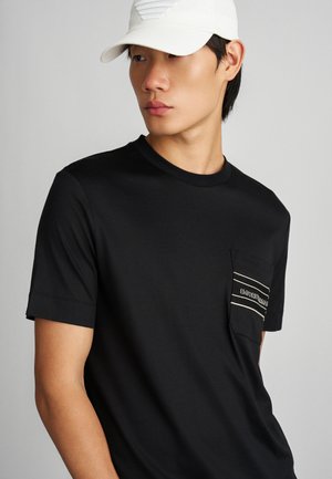 - T-shirt basic