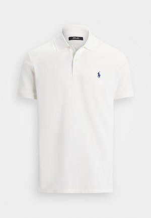 Hvid kortærmet polo T-shirt med to knapper og et lille marineblåt polo-spillerlogo på venstre bryst.