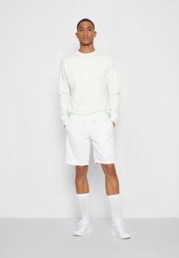 Nike Sportswear CRW - Camisola - barely green