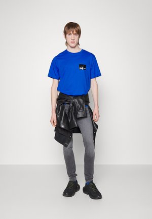 SHORT-SLEEVED - T-shirt con stampa - blue