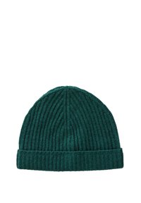 Tyrkysová pletená čepice s proužky a ohnutým lemem, s texturovaným povrchem a hladkým tvarem, ideální pro každodenní nošení.