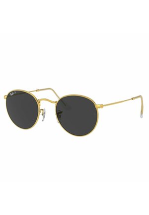 Occhiali da sole rotondi con montatura in metallo dorato, lenti nere e design slim. Presentano distintivi naselli e aste sottili.