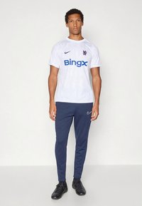 Nike Performance CHELSEA FC ACADEMY PRO TOP - Nogometni dres - white/pure platinum/rush blue