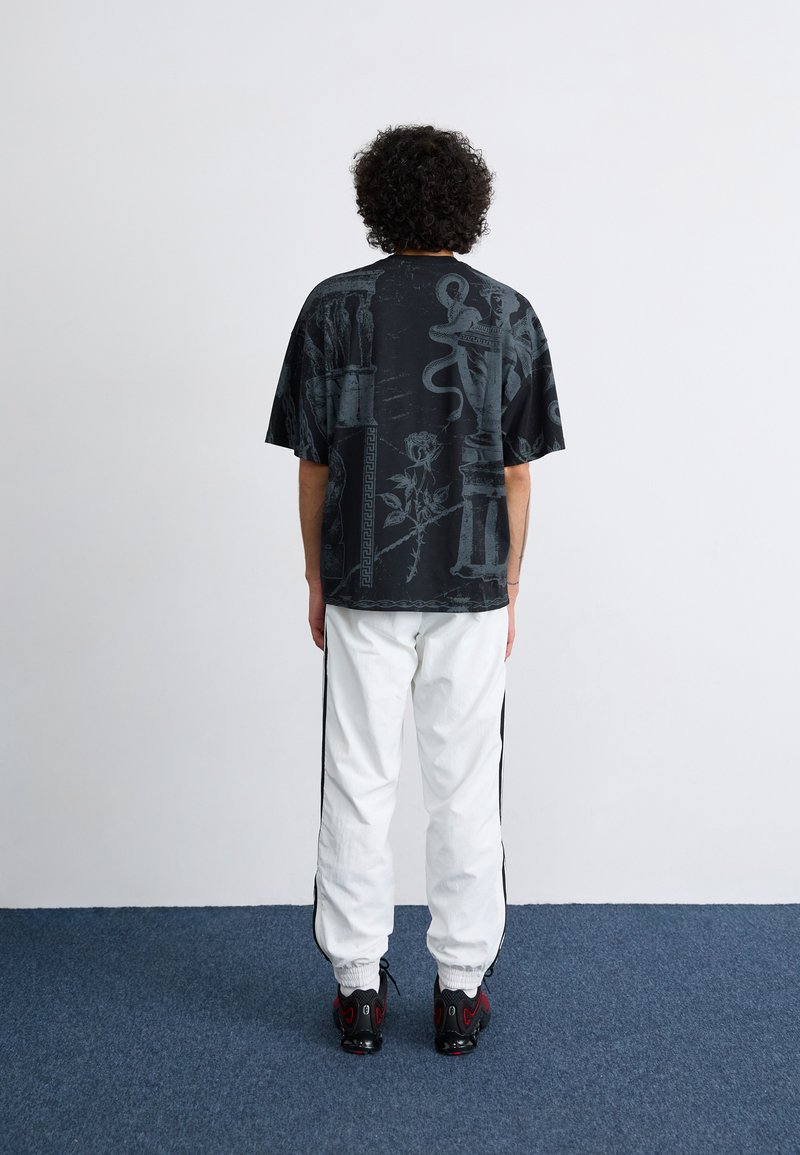 Mizuno Lucidi Pantaloni Tuta Mizuno Rossi Adidas Originals