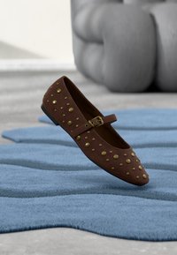 Δεν επιλέχθηκε, brown