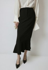 Pencil skirt - black