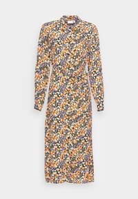 Vestido floral feito de tecido leve, com mangas longas, colarinho e faixa na cintura. O padrão inclui flores laranja, amarelas e roxas sobre um fundo preto.