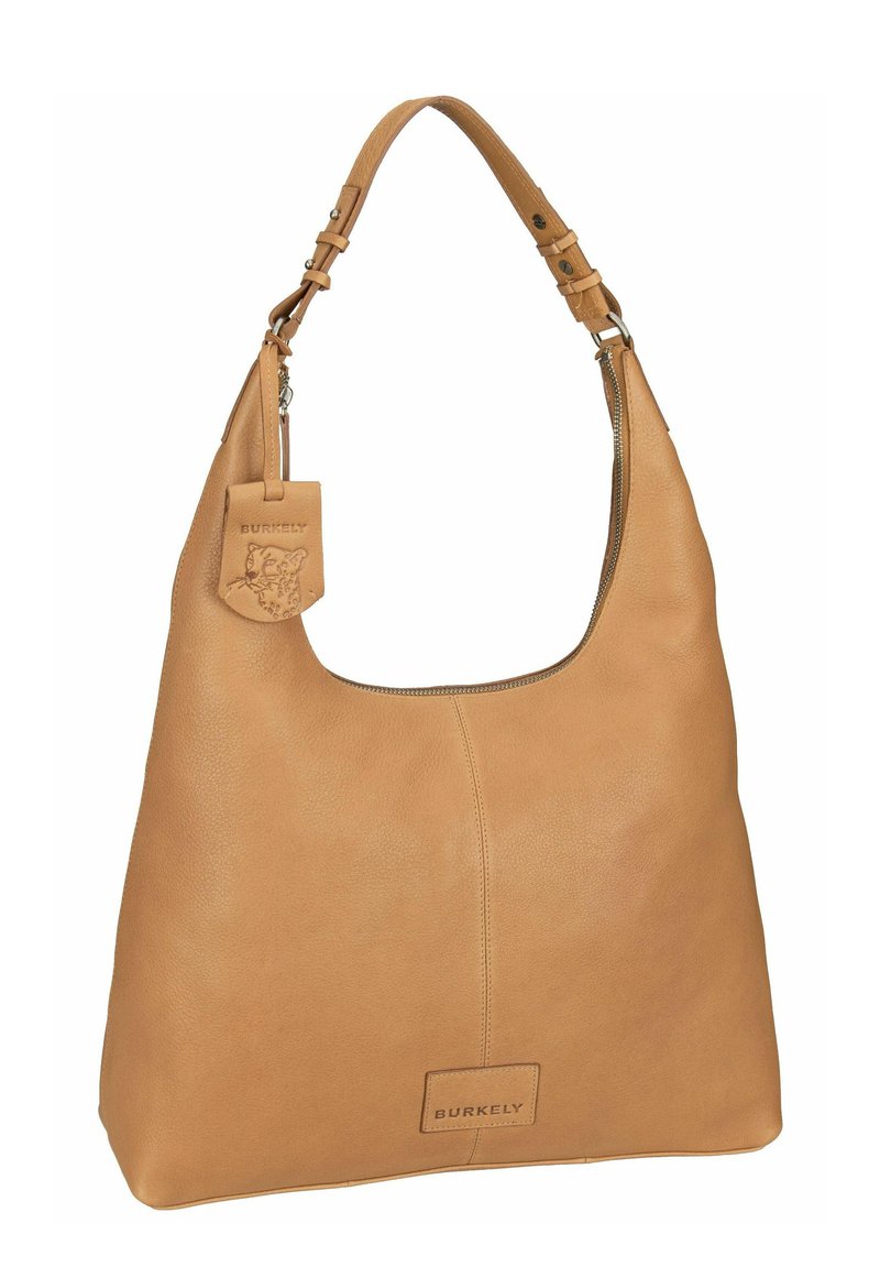Borsa a spalla in pelle marrone chiaro con forma curva, chiusura a zip e superficie texture. Presenta un'etichetta con brand e una tracolla regolabile.