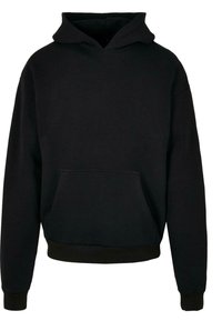 Felpa nera realizzata in morbido cotone misto, dotata di una tasca a canguro frontale, polsini e orlo a coste, con un classico cappuccio regolabile con lacci.