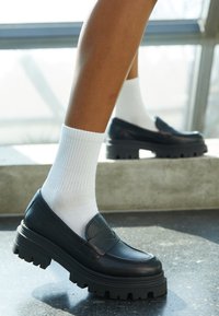 Tamaris Półbuty wsuwane