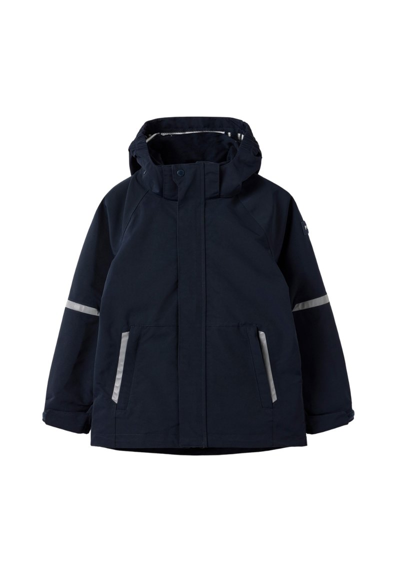 Marineblauwe waterdichte jas met een capuchon, voorzien van zilverreflecterende strepen, twee voorkruiken en een rits- en drukknoopsluiting.